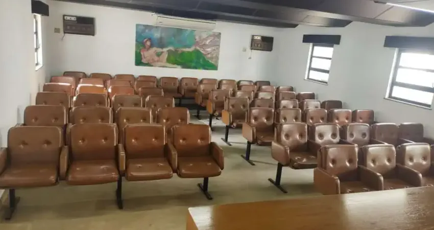 Casa comercial com 800 m², 5 quartos sendo 5 banheiros e 13 vagas à venda no bairro jardim américa.