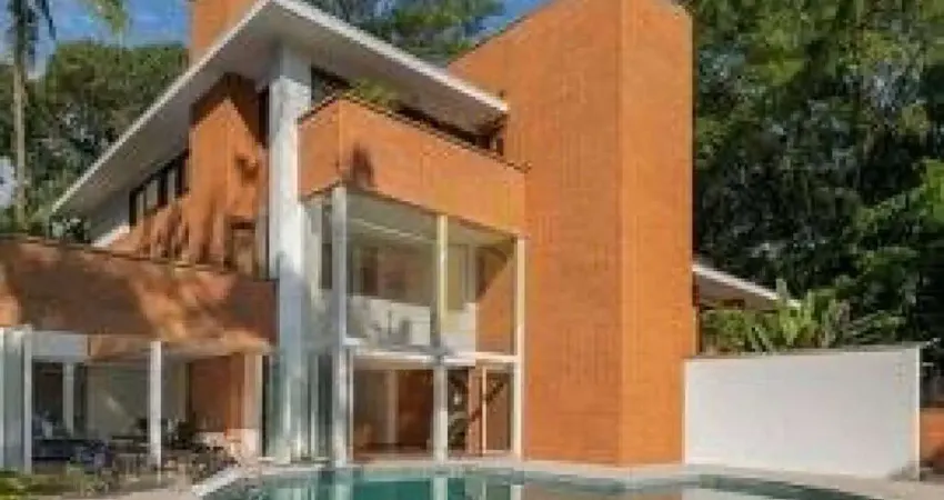 Casa de condomínio primorosa com acabamentos impecáveis em área arborizada na chácara flora.