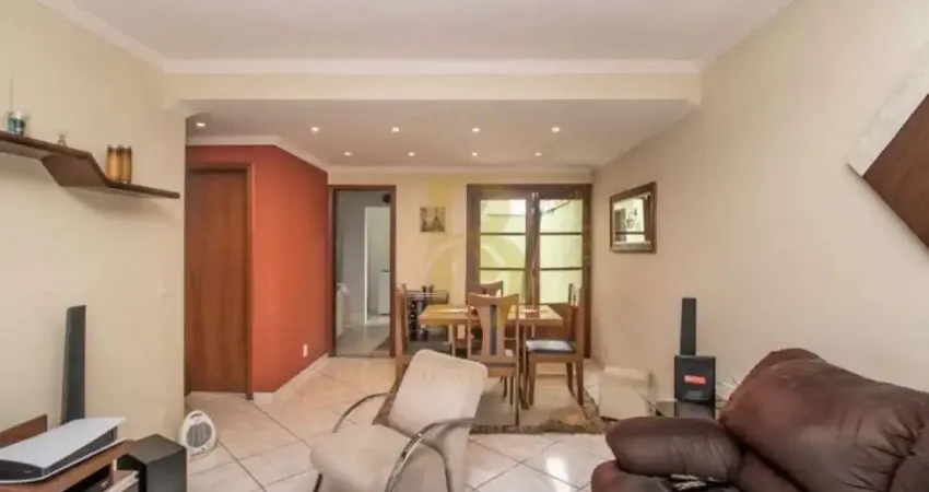 Charmosa casa em condomínio fechado, localizada no alto da boa vista