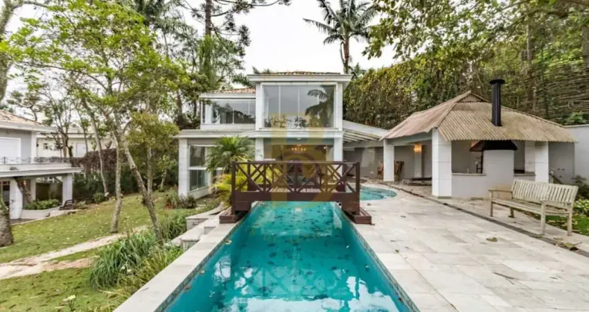 Casa de condomínio com 800 m², 4 quartos sendo 4 suítes à venda no bairro chácara flora.