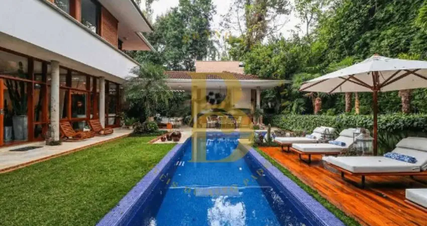 Casa de condomínio com 680 m², 5 quartos sendo 5 suítes à venda no bairro santo amaro.