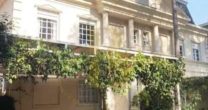 Casa com piscina privativa e espaço gourmet, em condomínio fechado, localizado alto da boa vista.