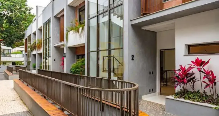 Casa de condomínio com acabamentos modernos, localizado no jardim dos estados.