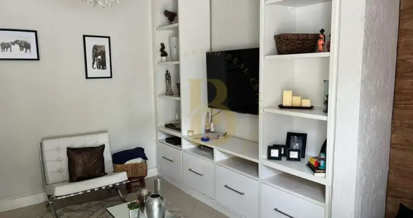 Sobrado com 3 suítes, vagas para 3 carros com piscina no jardim da glória