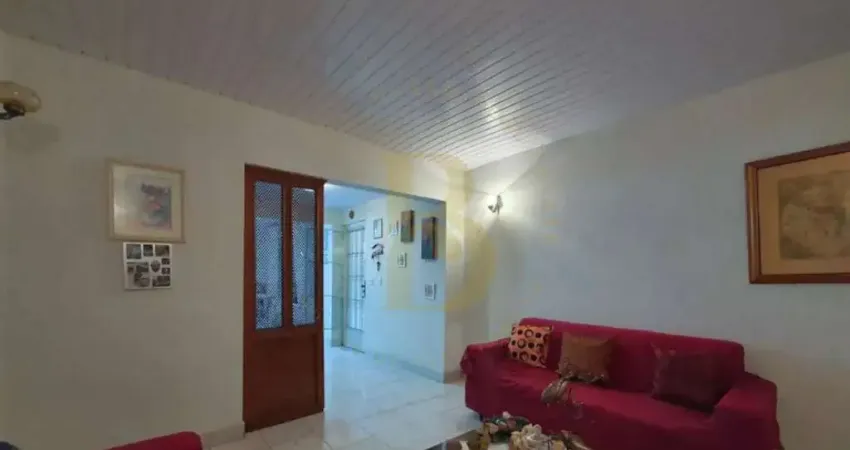 Casa a venda com 240 m², em rua tranquila no bairro da vila mariana.