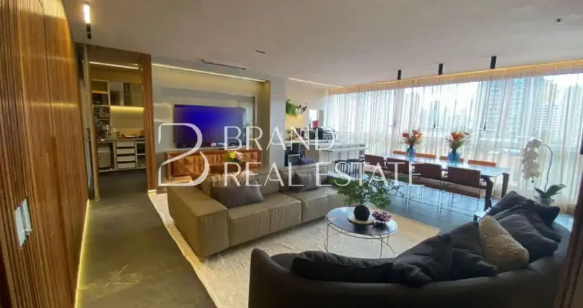 Apartamento sofisticado, com acabamentos modernos, localizado no Itaim Bibi.