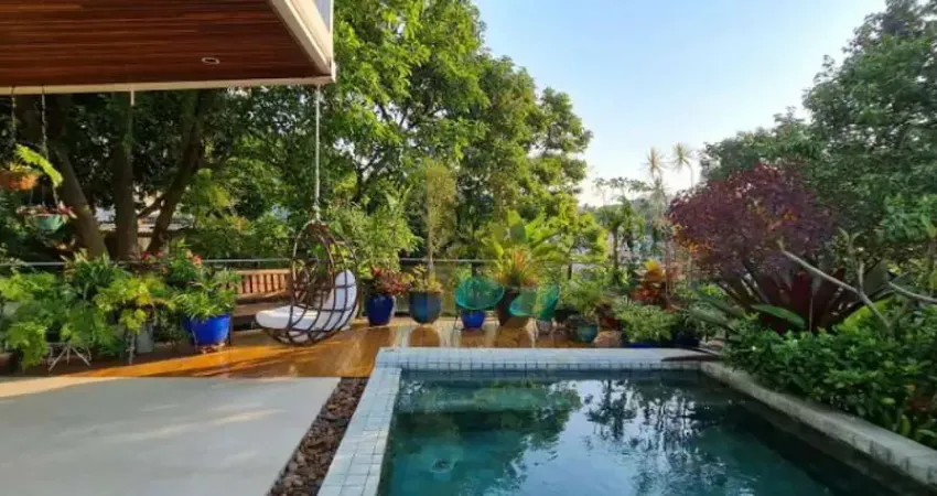 Casa de 700m² no alto da lapa conecta natureza e sofisticação