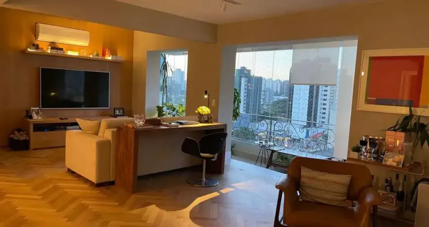Apartamento reformado á venda com 190m², com 03 suítes e 03 vagas o bairro campo belo.