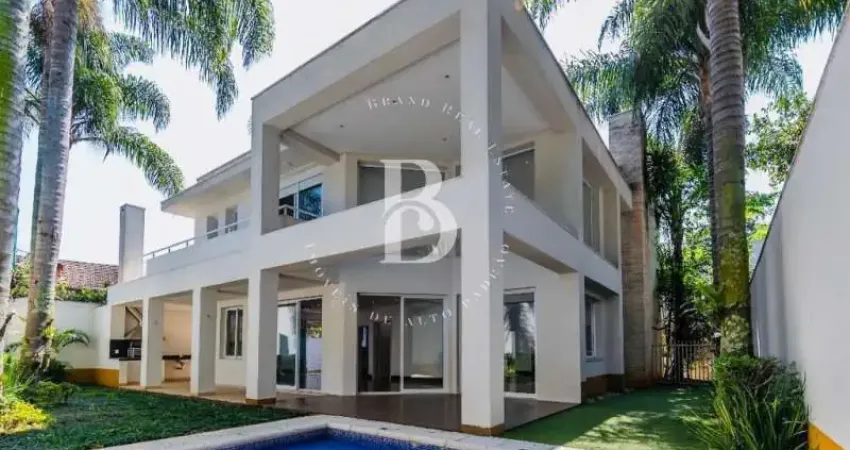 Casa em condomínio fechado, em localização nobre no alto da boa vista.