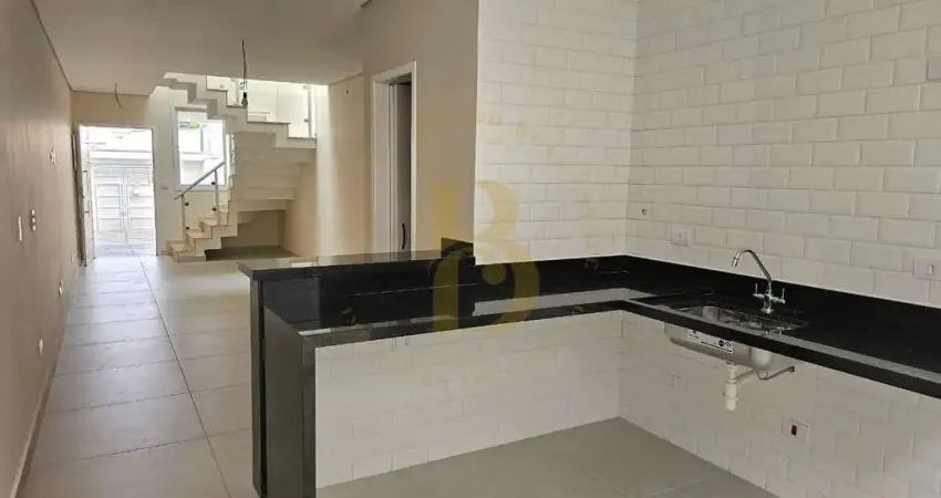 Casa á venda de 130m², com 3 suítes e 2 vagas,  excelente localização