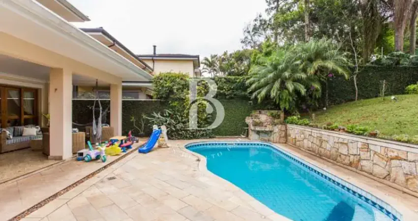 Casa com piscina privativa em condomínio fechado no alto da boa vista.