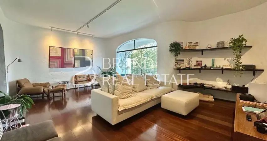 Apartamento á venda de 196m², com 3 quartos e 02 vagas no bairro Jardim Europa.