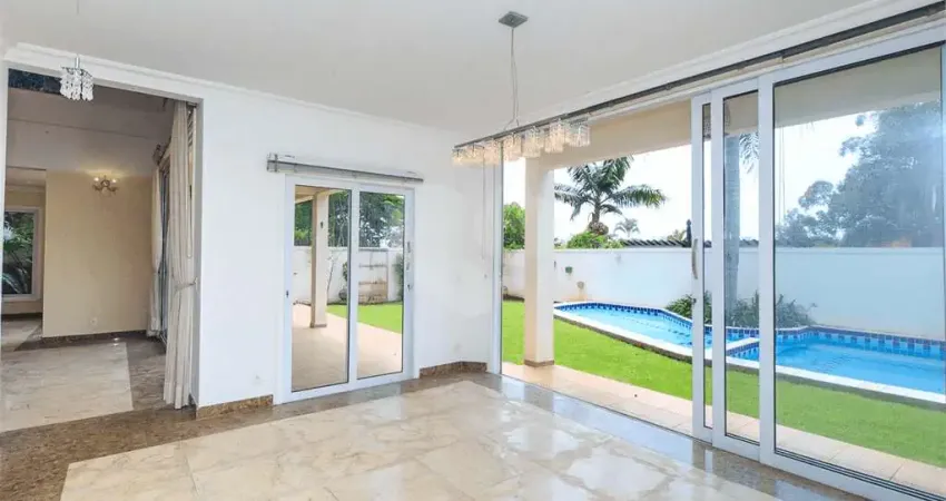 Primorosa casa em condomínio, localizada no alto da boa vista.