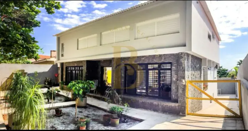 Casa reformada á venda de 460m², com 5 dormitórios e 4 vagas no bairro alto da lapa