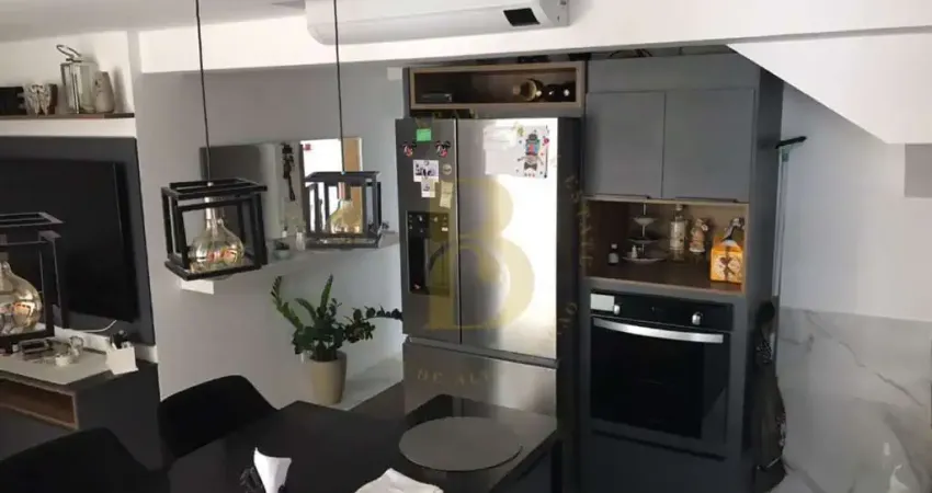 Cobertura de 178 m², 3 quartos sendo 2 suítes à venda na praça da arvore.