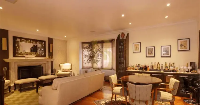 Casa á venda de 598m² em condomínio, com 04 quartos e 06 vagas no jardim petrópolis.