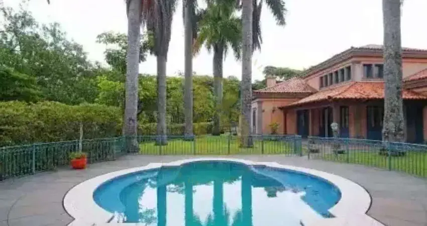 Casa estilo colonial brasileiro no real parque, com 2.000 m² de terreno