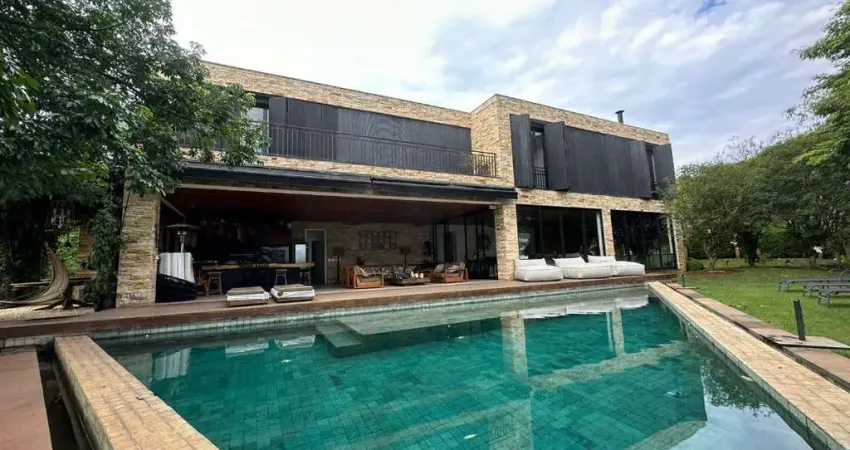 Casa de condomínio com 800 m², 5 quartos sendo 5 suítes à venda no bairro porto feliz.