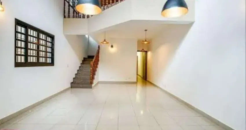 Casa á venda com 164m², 3 quartos e 2 vagas no bairro alto de pinheiros.