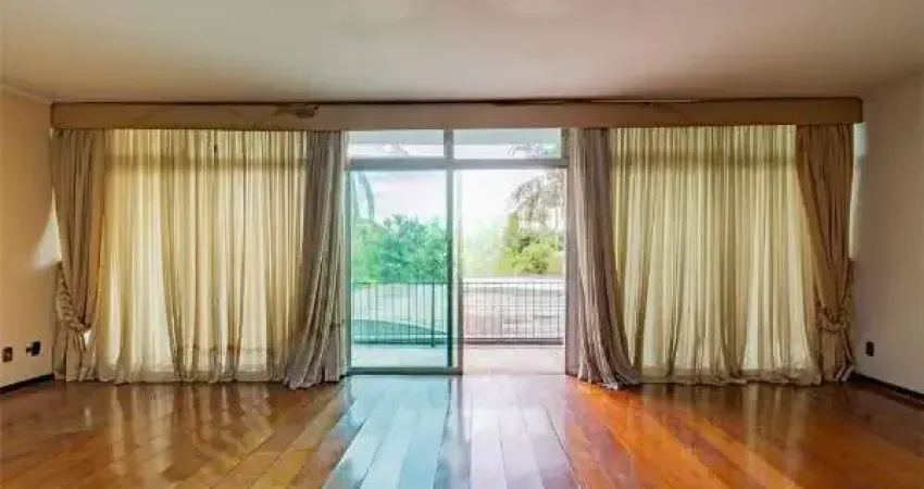 Maravilhosa casa na chácara flora com 605 m², 4 quartos sendo 4 suítes à venda.