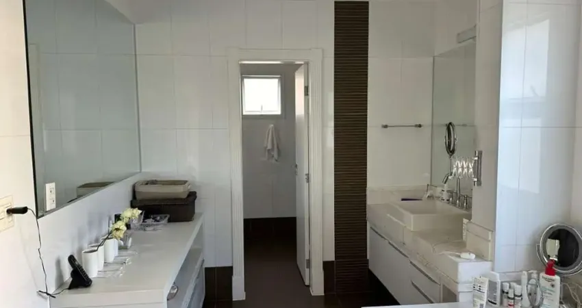 Casa de condomínio com 460 m², 4 quartos sendo 4 suítes à venda no bairro alphaville.