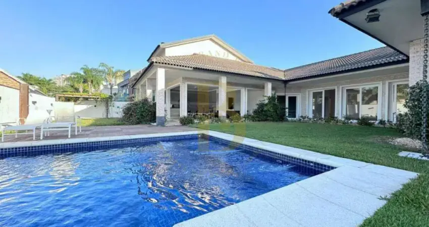 Casa de condomínio com 515 m², 4 quartos sendo 4 suítes para alugar emalphaville.