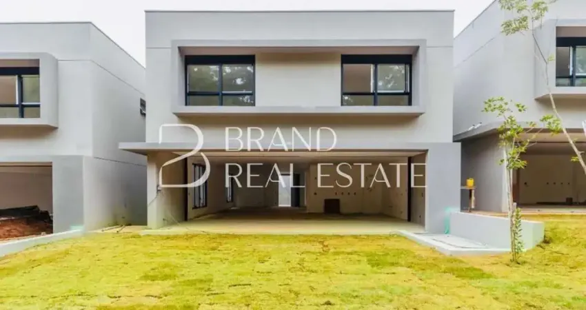 Casa contemporânea, em condomínio fechada, localizada na Chácara Santo Antônio.