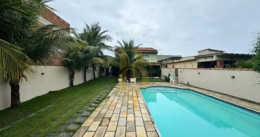 Casa com 350 m², 5 quartos sendo 4 suítes à venda no bairro guaratiba.