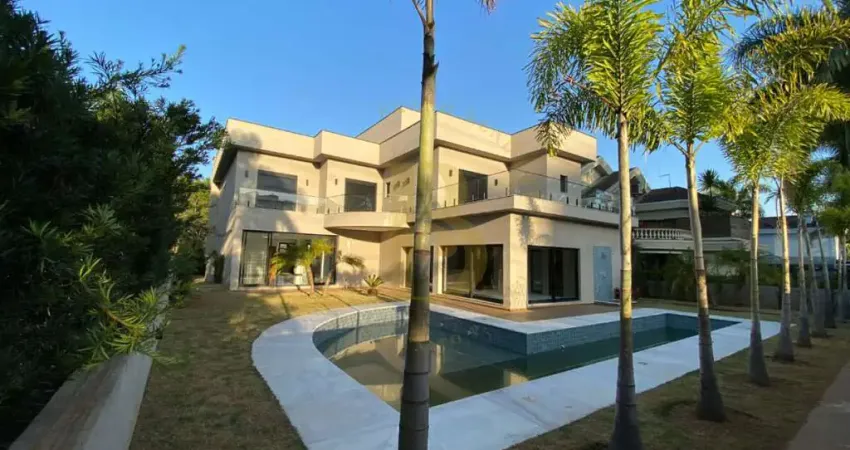 Casa de condomínio mobiliada e decorada, com 750 m², 5 quartos sendo 5 suítes à venda em tamboré.