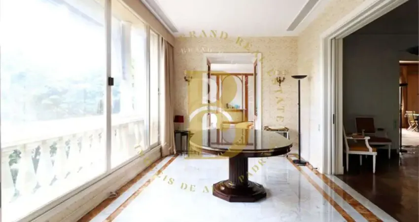 Apartamento espaçoso, com acabamentos de alto requinte, localizado no jardim europa.