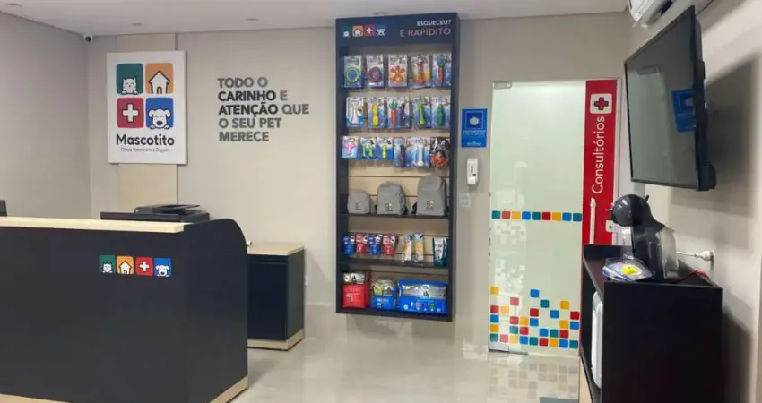 Comercial com 330 m², atualmente configurado como clínica veterinária e daycare no bairro lapa.