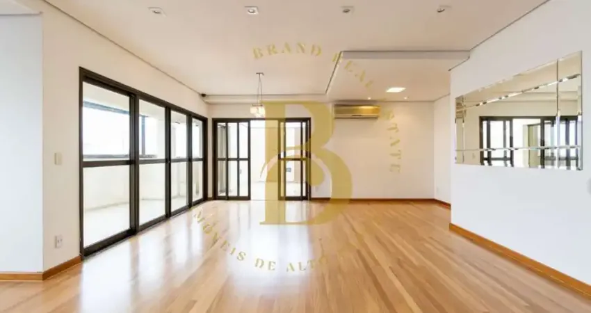 Linda cobertura tríplex, com vista permanente, localizado no planalto paulista.