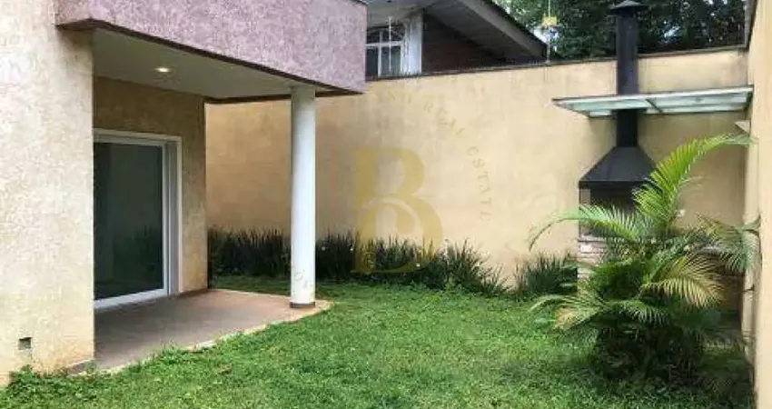 Casa de condomínio, com lindo jardim, localizada no jardim prudência.