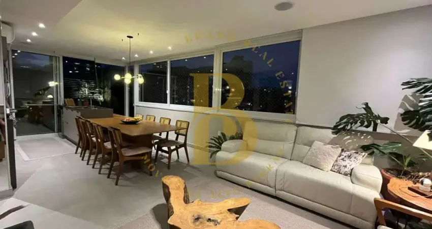 Cobertura duplex reformada, 185m², 3 suítes, 3 vagas, vista permanente.