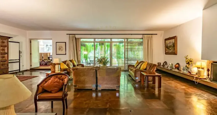 Casa com 600 m², 5 quartos sendo 5 suítes à venda no bairro morumbi.