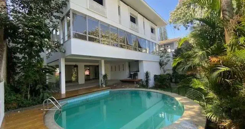 Casa com piscina  540 m², 4 quartos sendo 2 suítes à venda no bairro jardim guedala.