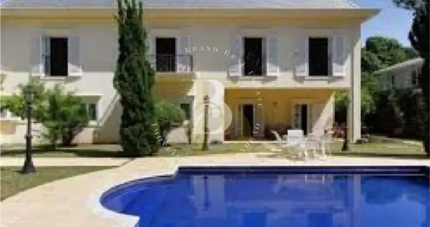 Primorosa casa com arquitetura e design clássico, localizada no jardim américa.