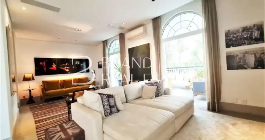 Magnifico apartamento, com acabamentos de alto requinte, localizado no Campo Belo.