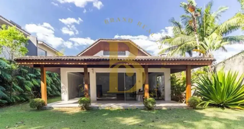 Casa á venda de 403m² privativos, com 3 suítes e 03 vagas no bairro fazenda morumbi.