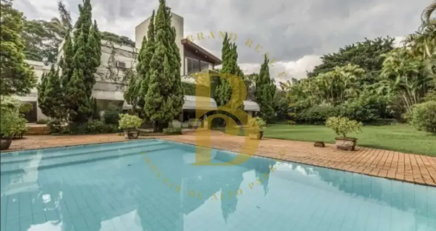 Casa de vila á venda de 900 m², com 4 suítes e 10 vagas bairro retiro morumbi.