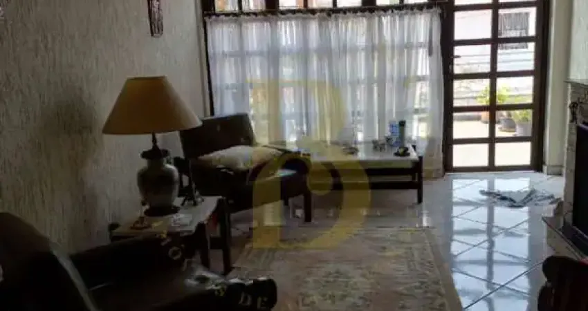 Casa assobradada com 5 quartos, sendo 3 suítes à venda no bairro perdizes.