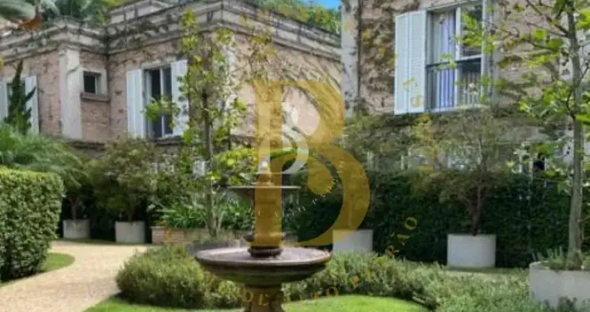 Casa elegante com jardim privativo em localização cobiçada