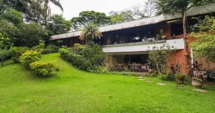 Casa de vila com 360 m², 4 quartos sendo 4 suítes à venda no bairro morumbi.