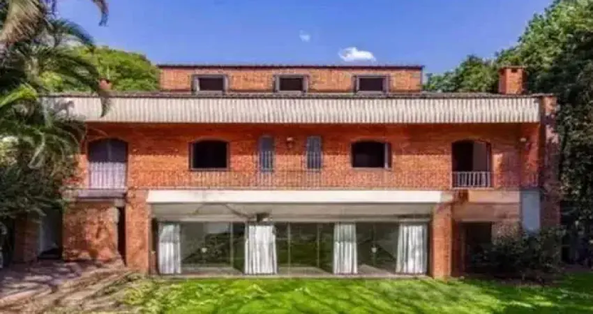 Casa com 457 m², 4 quartos sendo 2 suítes à venda no bairro morumbi.