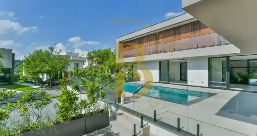 Casa linda á venda no condomínio genêsis ii, alphaville, 546m², 4 suítes , 5 vagas e piscina