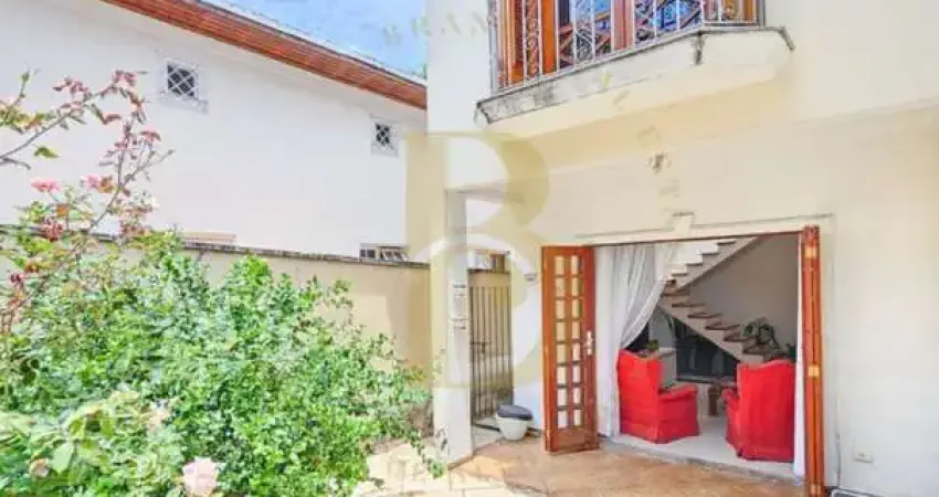 Casa com 254 m², 4 quartos sendo 4 suítes e 4 vagas á venda na saúde.