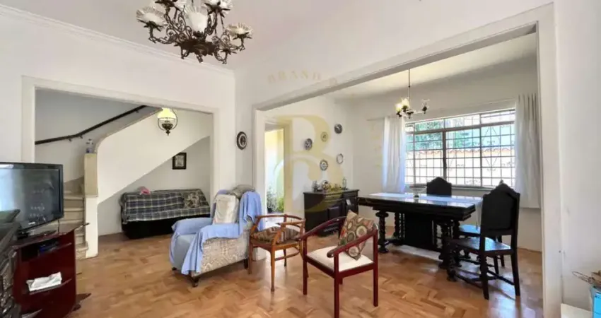 Casa ampla e iluminada com 180m², 3 quartos e área externa para 6 vagas