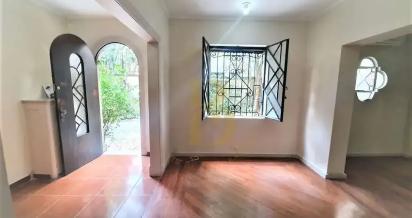 Casa comercial p/locação - 6 cômodos, 2 banheiros, 74m², 1 vaga