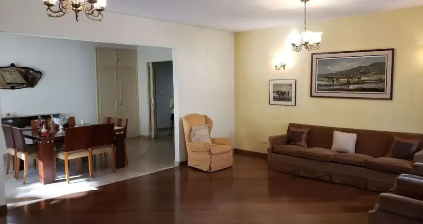 Casa no Alto de Pinheiros- 4 Dormitórios sendo 1 Suíte- 450m² de terreno