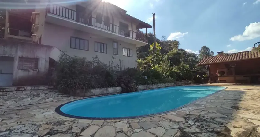 Casa de Condomínio de Luxo em Cotia-SP, Parque Dom Henrique  5 Quartos, 1 Suíte, 5 Banheiros, 3 Vagas de Garagem  569m²